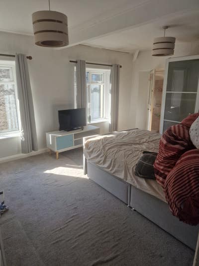 Shepton double room with ensuite to let Main Photo