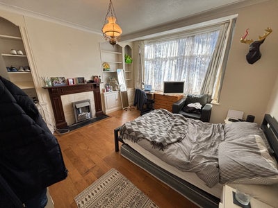 3 Mates looking for a new housemate Main Photo