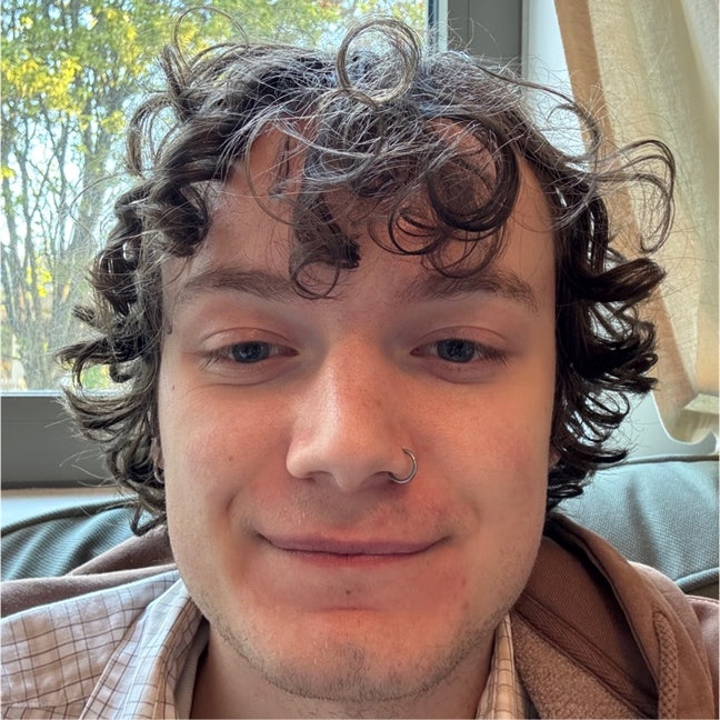 Professional Male seeks a single or double room Main Photo