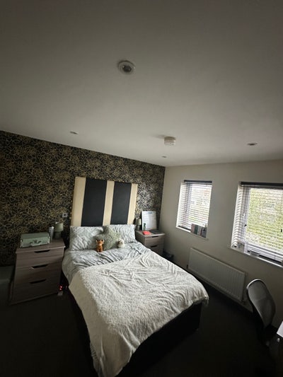 Room available in all girls house in Burley  Main Photo