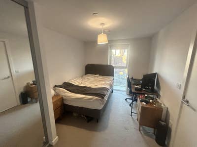 Spacious double room with ensuite in city centre  Main Photo