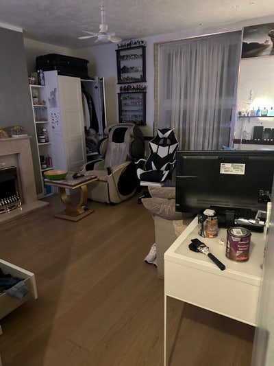 Large Room Main Photo