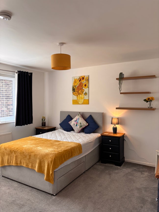 Refurbished this week- large room in Brighton Main Photo