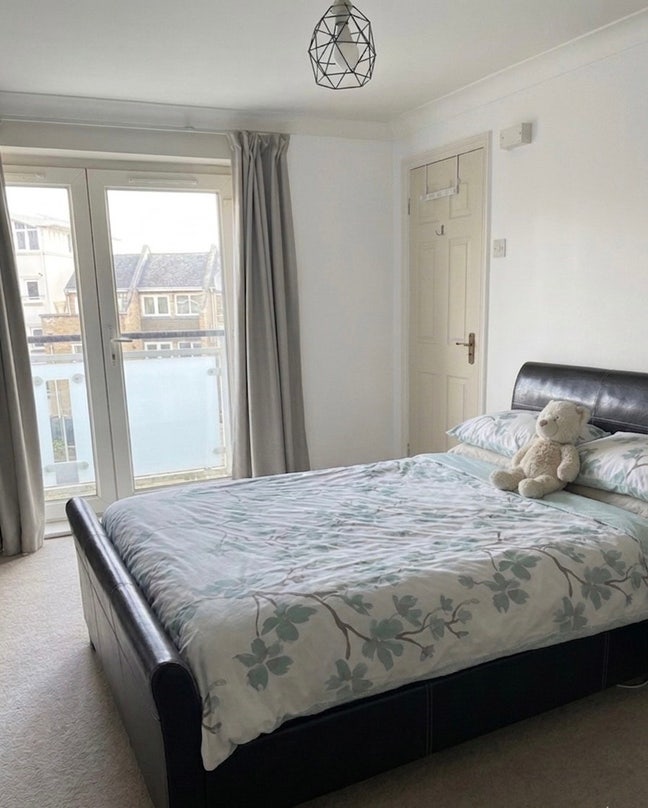 Ensuite room with Balcony to rent Main Photo