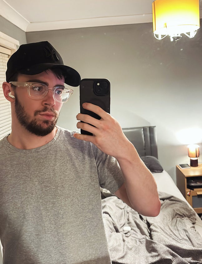 I am a professional male aged 25. I am lookin... Main Photo