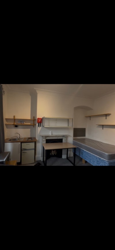 Great location studio to rent Main Photo