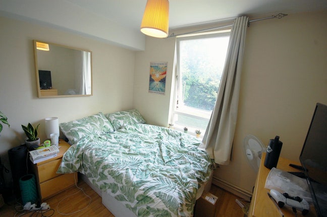 Double Room To Rent In Southfields Main Photo
