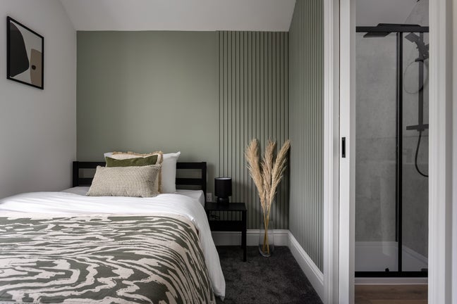 Professional En-Suite Room | All Bills Included Main Photo