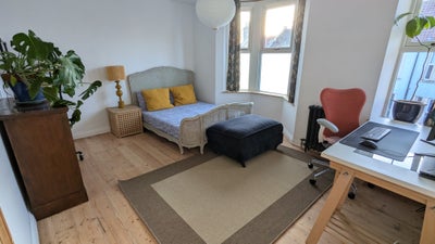 King size furnished room, friendly Bedminster home Main Photo