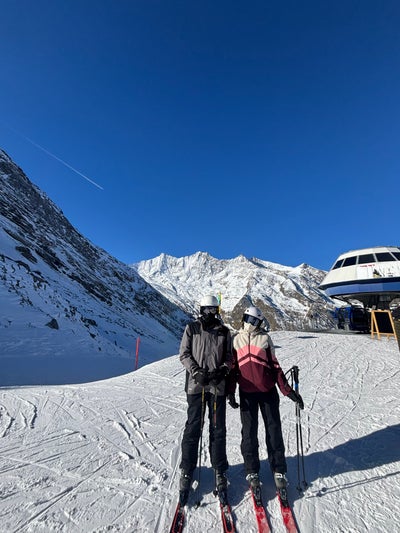 Friendly couple looking for an en-suite room/flat Main Photo