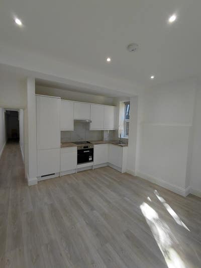 Move-Out | 1-Bed Flat w/ Private Garden NW5 Main Photo