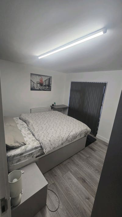 Furnished Double Room with King size Bed Main Photo