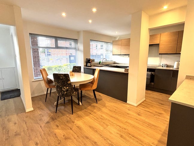 Lovely Comfortable Rooms! Main Photo