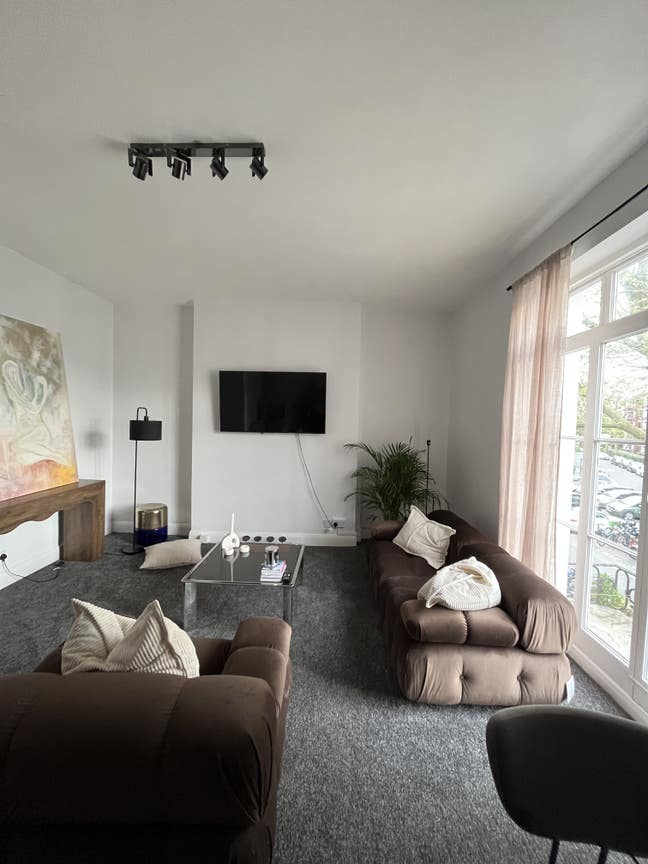 Beautiful/ fully furnished close to station  Main Photo