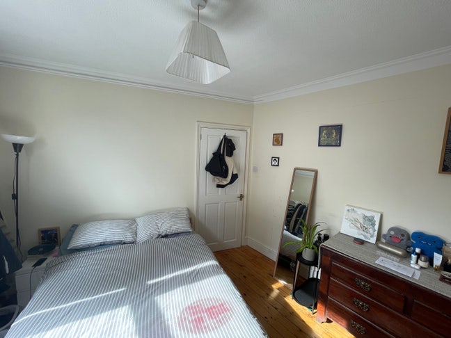 Spacious Double Room Available near Mill Road Main Photo