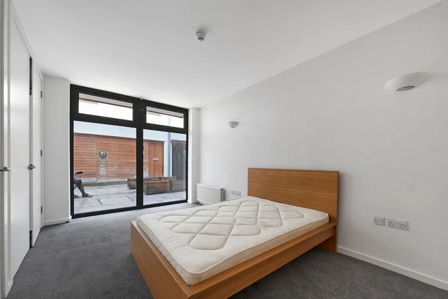 Large Double Bedroom in Shoreditch Main Photo