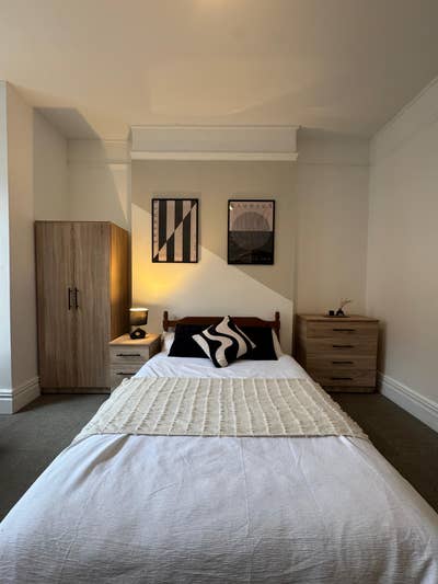 Modern and Airy Room to Rent for 1 month Main Photo