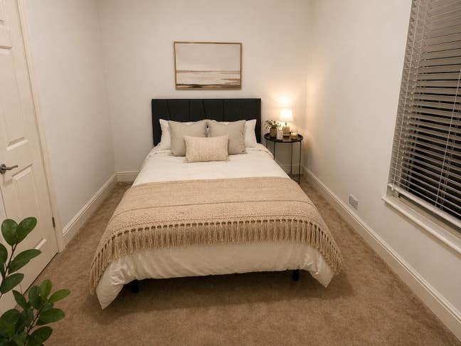 Double bedroom in great location!  Main Photo