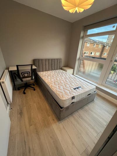 Stunning Double Room | Canary Wharf Borders | E14  Main Photo