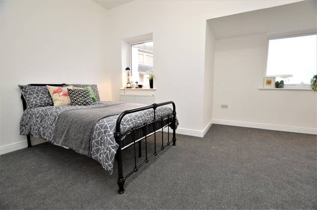 Double En-Suite Shower Room | Close to Whh Main Photo