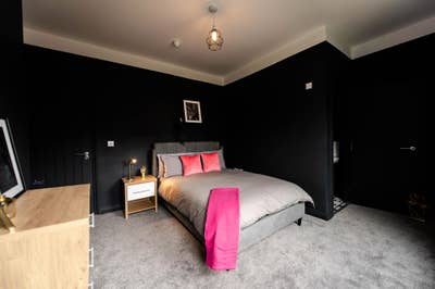All Female House - beautiful en suite's Main Photo