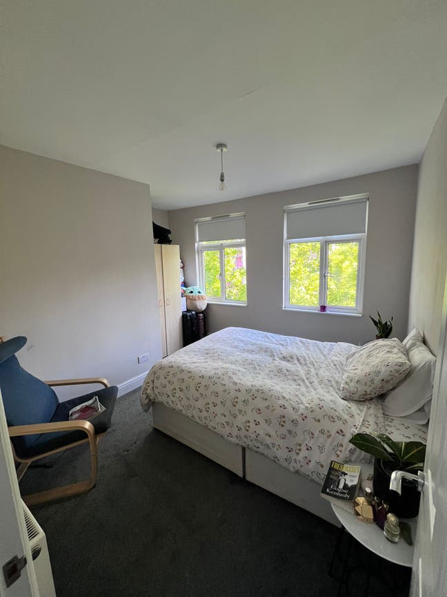 Room for Rent — Great Location near Surrey Quays! Main Photo