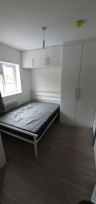 Ensuite room in Feltham , London TW13 7BJ  Main Photo