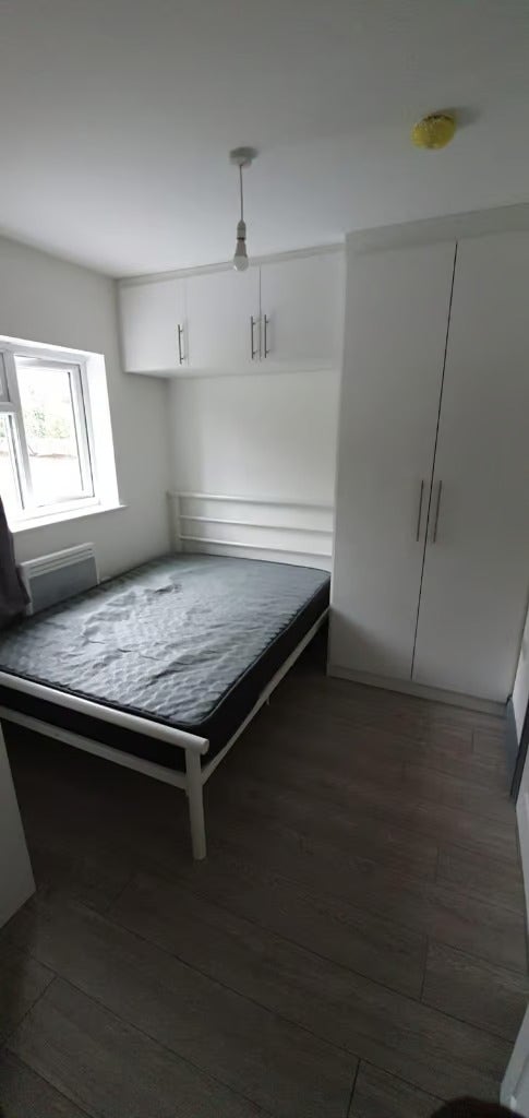 Ensuite room in Feltham , London TW13 7BJ  Main Photo