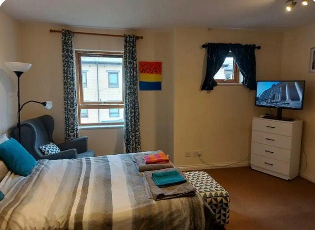 Beautiful large ensuite room, zone 2 Main Photo