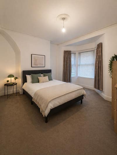 Large Double Room - 4 Bed House - Parking + Pets Main Photo