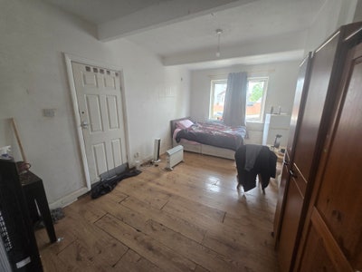 Large Double room for rent Main Photo