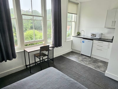 Large room, own kitchen, flexible let, bills incl. Main Photo