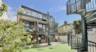 Lovely spacious studio large kitchen near beach  Main Photo