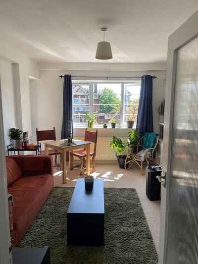 Bright Room in LGBTQ+ West Hampstead Home Main Photo