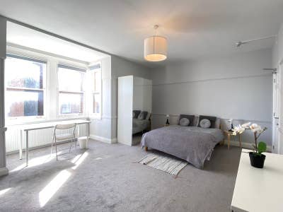 Large spacious rooms! Main Photo