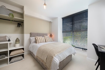 Modern Room Close to Hospital Main Photo