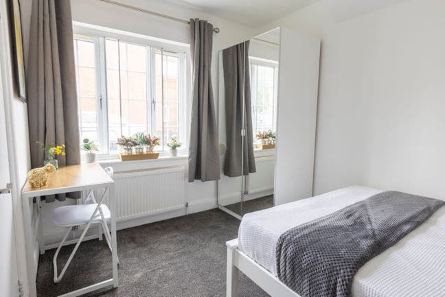 Ensuite room for &pound;899 close to station  Main Photo