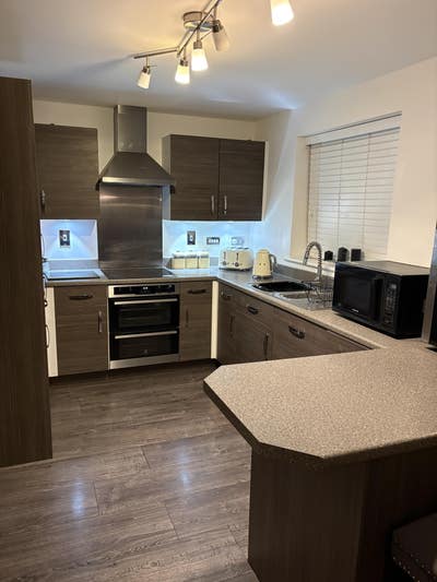 Room to rent in a 5 Bedroom detached house. Main Photo