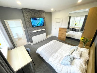 🔥 Luxury En-Suite Rooms - TV and bills included  Main Photo