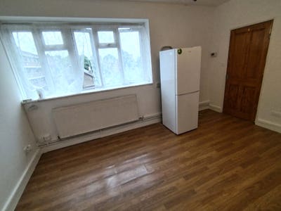 3 Bed Flat N16 &pound;3000 | Family Only | July Main Photo