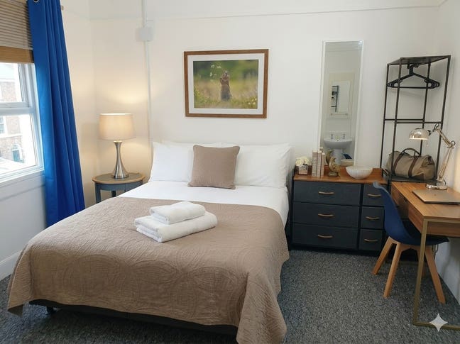 ✨ Modern Guest House Rooms | Flexible Stays Main Photo