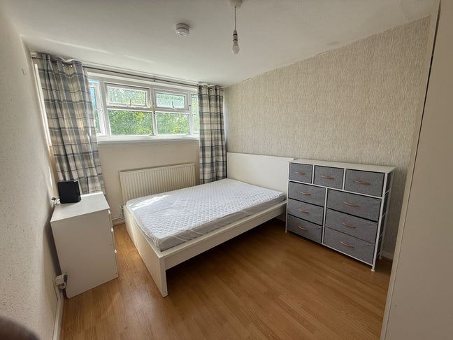 Double Room - East Acton W3 Main Photo