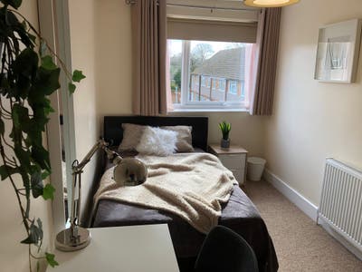 Calling all WB studio employees! Walk to work ☀️ Main Photo