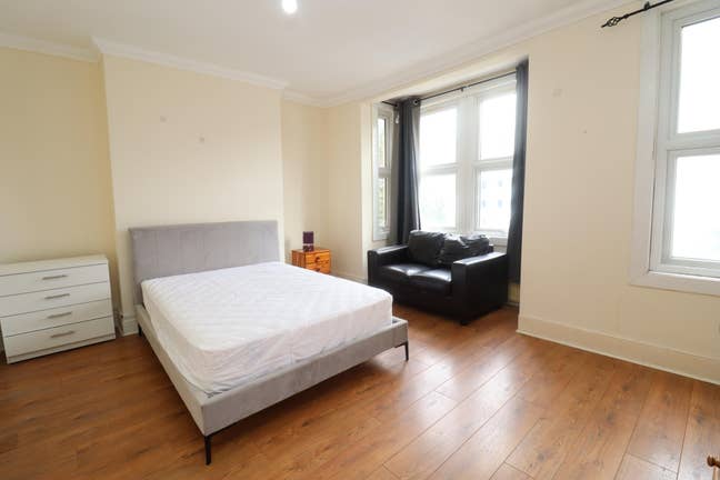 Massive Rooms-Amazing Flat in Exclusive Location  Main Photo