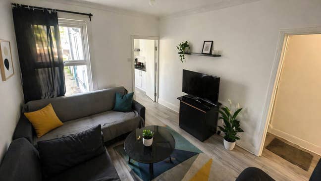 Fully furnished Double bedroom for two Main Photo