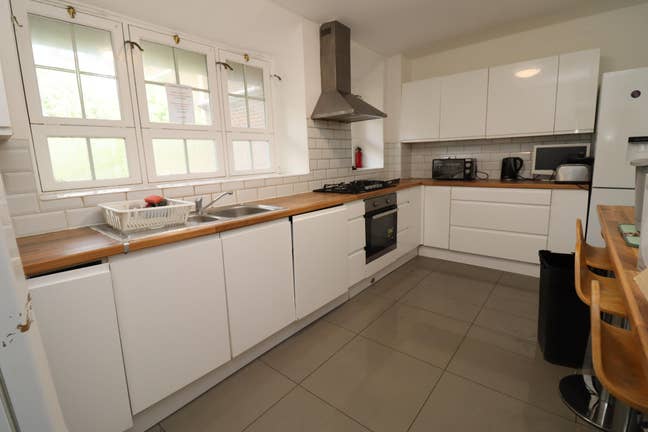 Rare Find! Modern Flat in Most Exclusive Location! Main Photo