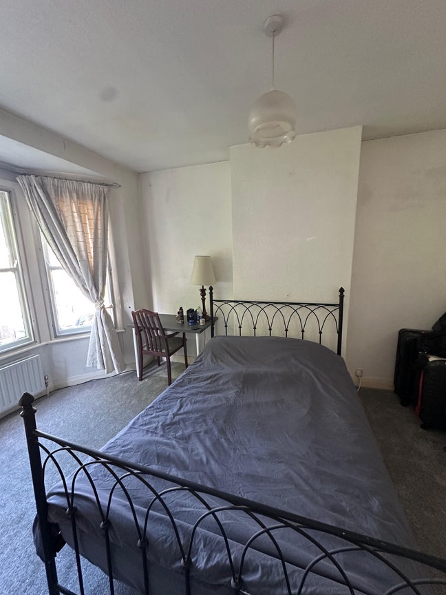 Large Double room in quiet House.  Main Photo