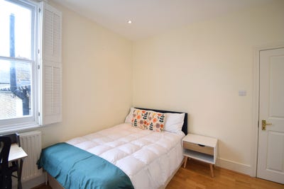 Modern Double / Vibrant Area !  Main Photo