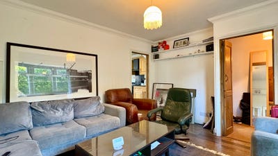 Spacious 3 bed flat with garden E15 Main Photo