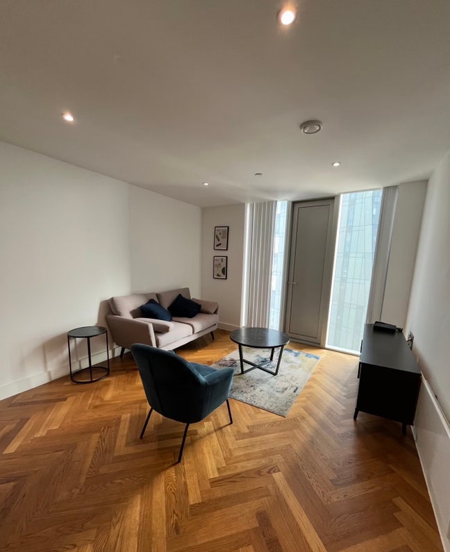 Spacious Master Bedroom in Deansgate Square  Main Photo